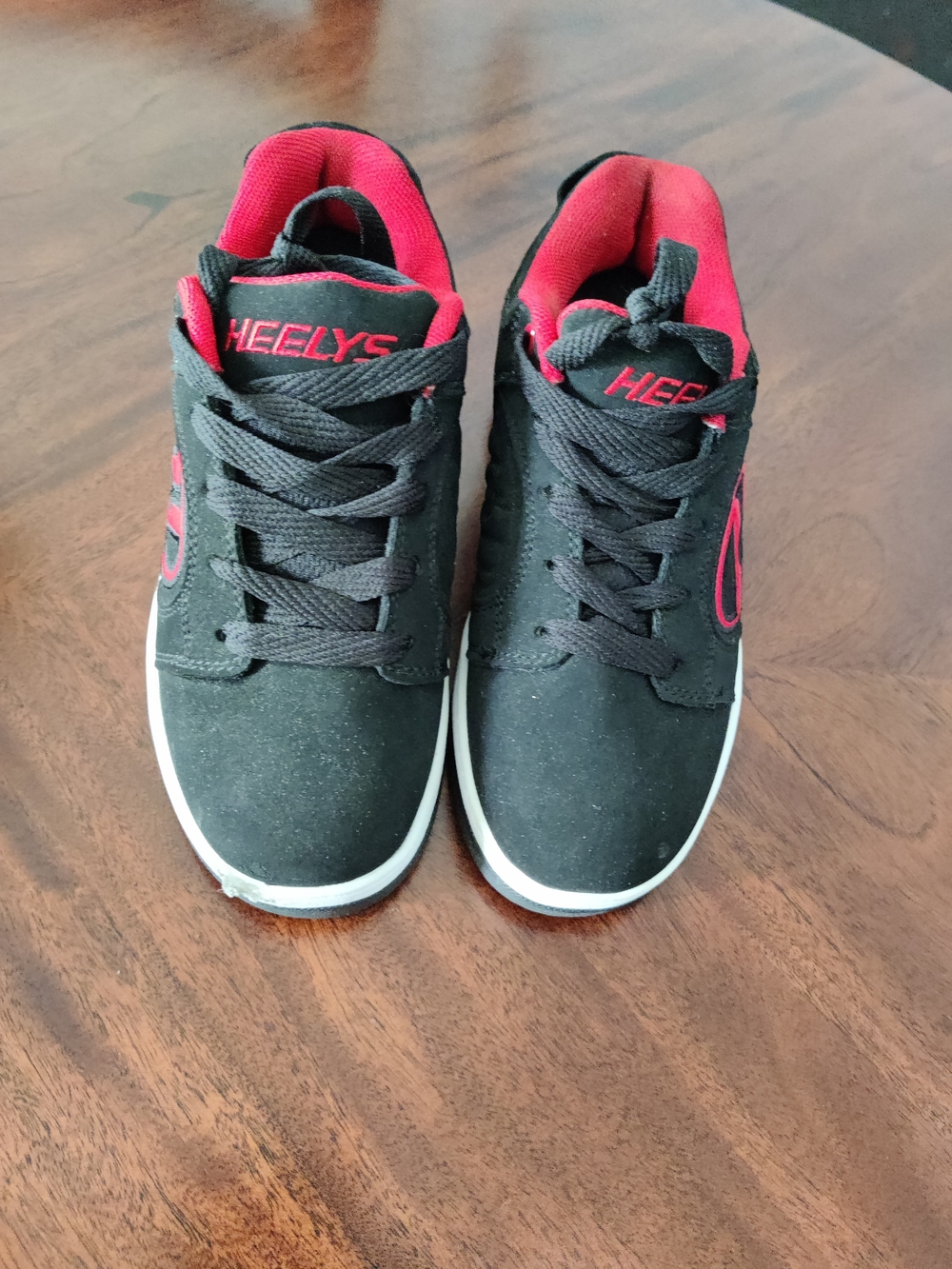 Heelys Kids Black and Pink Low-Top Sneakers with Logo